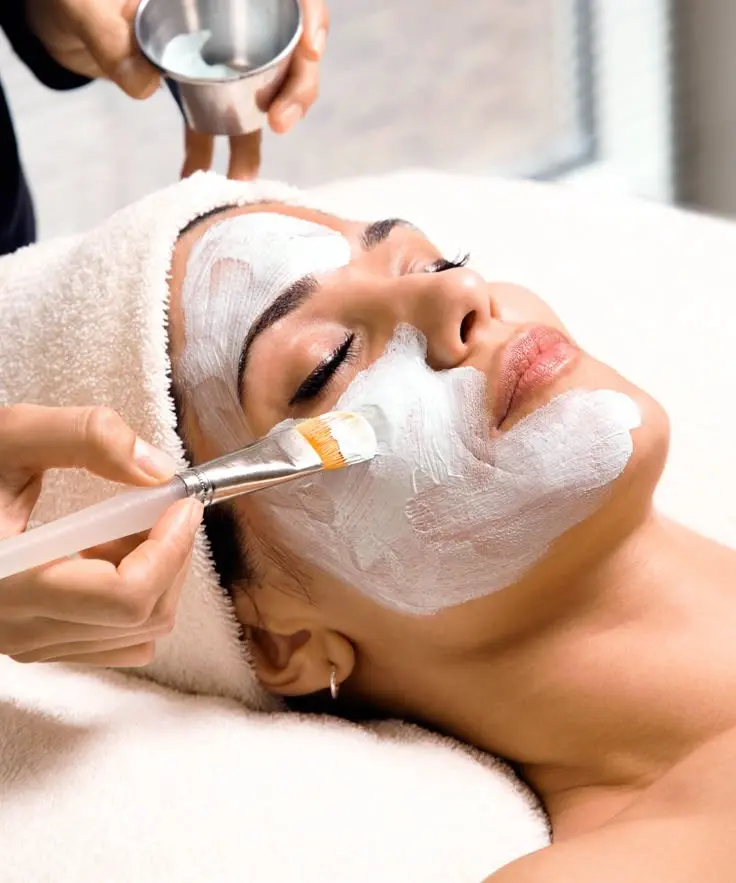 Masaje facial antiedad y renovación celular con productos orgánicos andinos.